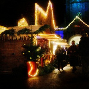 Trouvez l'esprit de Noël au marché nocturne de Locronan MaCornouaille
